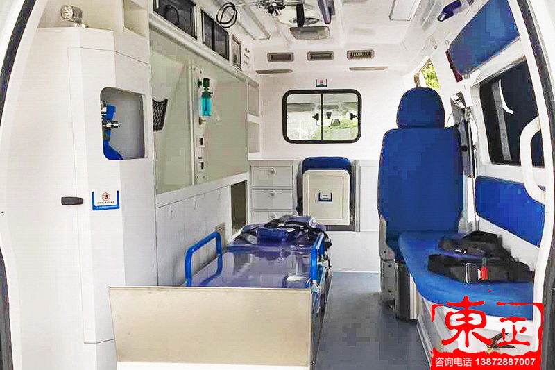 新世代长轴中顶救护车V348监护型医疗舱照片