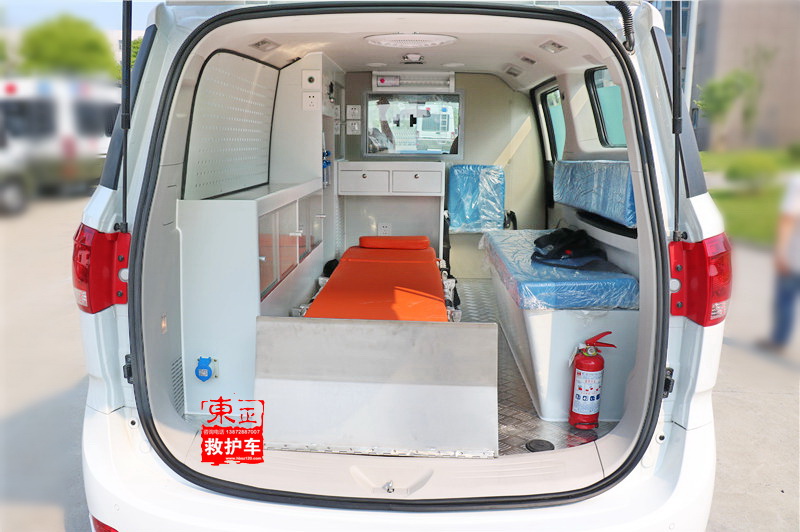 新全顺短轴平顶救护车V362汽油版运输型内饰图 