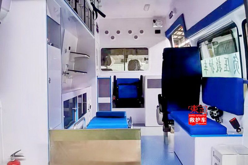 江铃福特新世代长轴救护车V348（超人顶）图片4